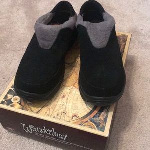 Wanderlust black/gray shoes.